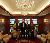 中国驻瑞典大使崔爱民会见北极光基金会董事维
