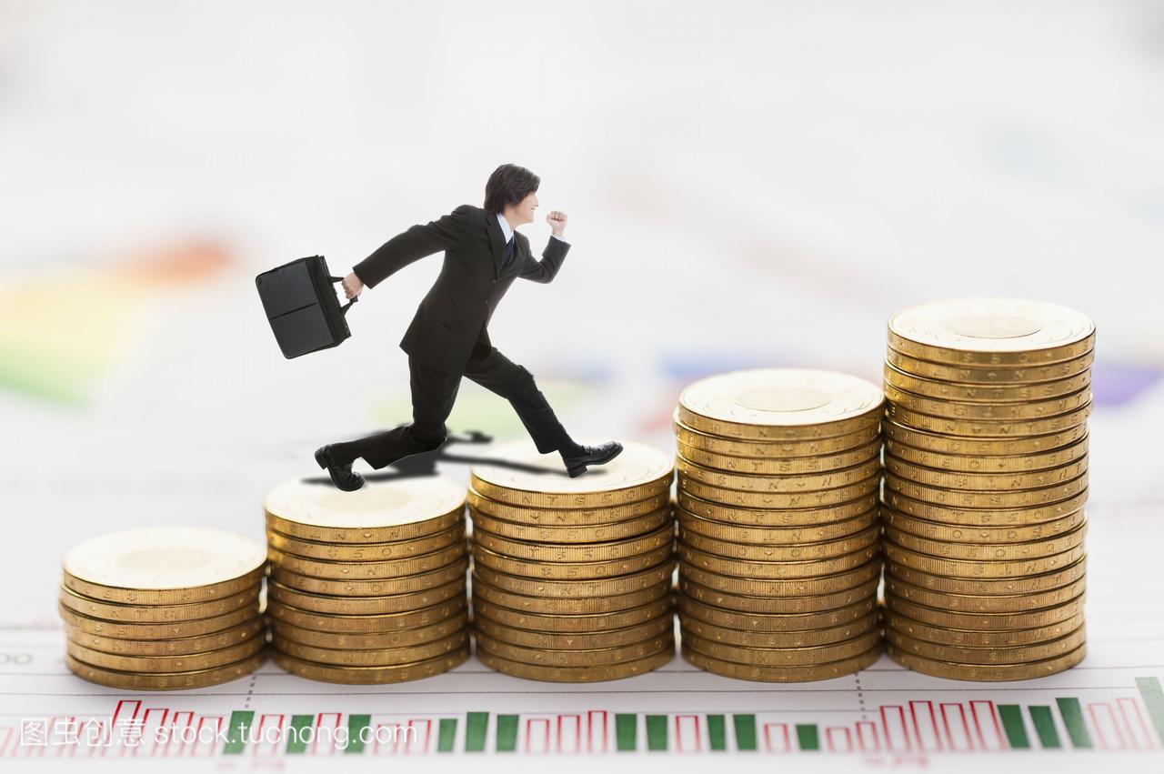 南银理财鼎瑞安稳一年定开2025第12期6月26日起发行A份额业绩比较基准27%-3%